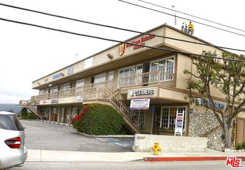 09-and10-2337 Roscomare Road, Los Angeles, CA, 90077 | Card Image