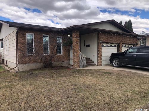 304 1st Avenue Ne, Preeceville, SK, S0A3B0 | Card Image
