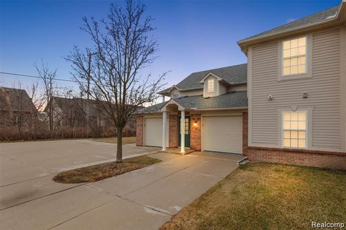 45765 Cagney Dr, Macomb, MI, 48044-6610 | Card Image