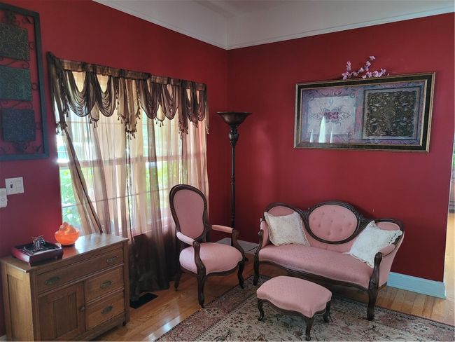 Formal living room | Image 13