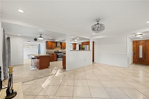 10685 Ledeen Dr, Lake View Terrace, CA, 91342-6847 | Card Image