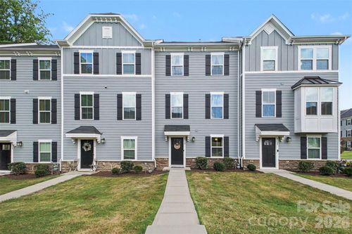 4518 Valley Walk Dr, Charlotte, NC, 28216-0322 | Card Image