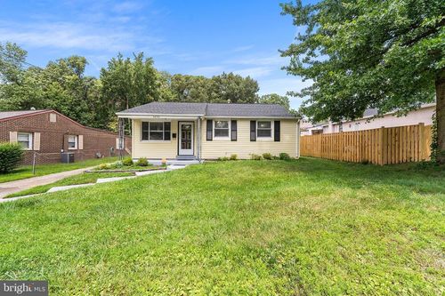 7832 Fiske Ave, GLENARDEN, MD, 20706-1720 | Card Image