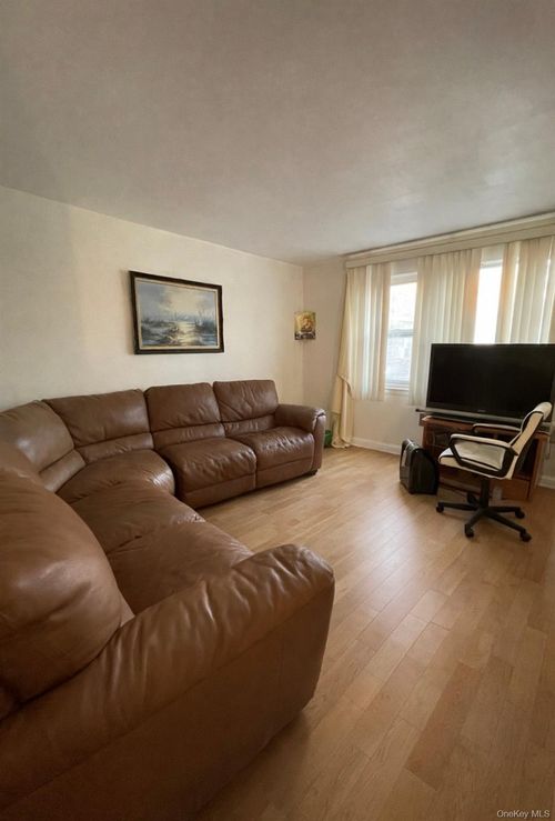 3q-138-33 Jewel Ave, Flushing, NY, 11367-1904 | Card Image