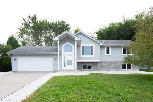 5905 Yucca Ln N, Plymouth, MN, 55446-3526 | Card Image