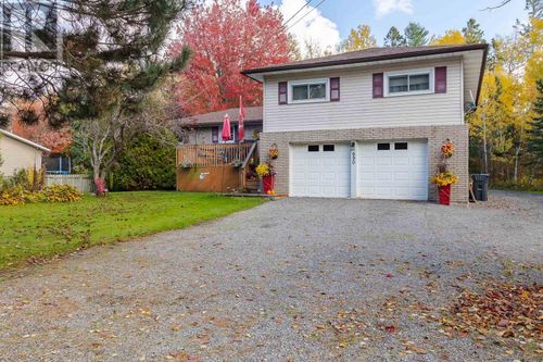 690 Walls Side Rd, Sault Ste Marie, ON, P6A6K4 | Card Image