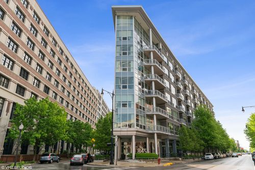 315-845 Kingsbury St, Chicago, IL, 60610-9115 | Card Image
