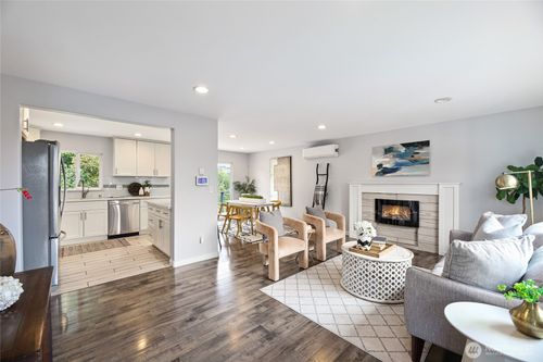 9642 13th Ave Sw, Seattle, WA, 98106-2918 | Card Image