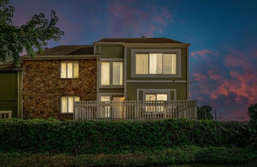 200 Raintree Dr, Hermitage, TN, 37076-2811 | Card Image