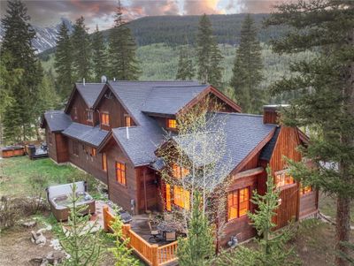 Hot tub and private deck | Image 2