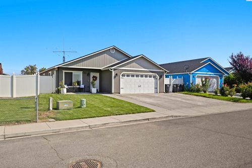 323 N Charles Ave, Pasco, WA, 99301-5979 | Card Image