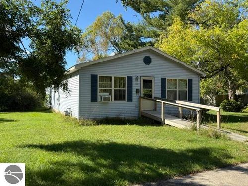 709 Linden St, Cadillac, MI, 49601-1517 | Card Image