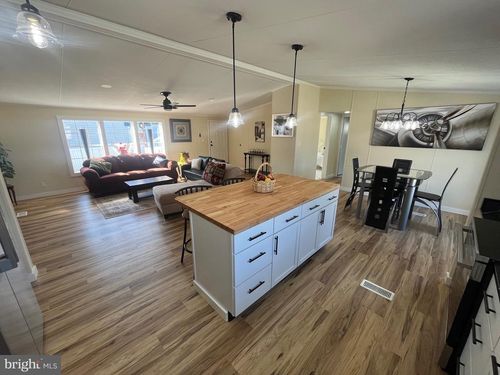 102 Clearfield Ct E, LANCASTER, PA, 17603-2110 | Card Image