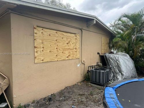 3910 Sw 34th Ave, West Park, FL, 33023-6300 | Card Image