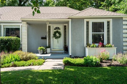 3909 W 47th St, Roeland Park, KS, 66205-1327 | Card Image