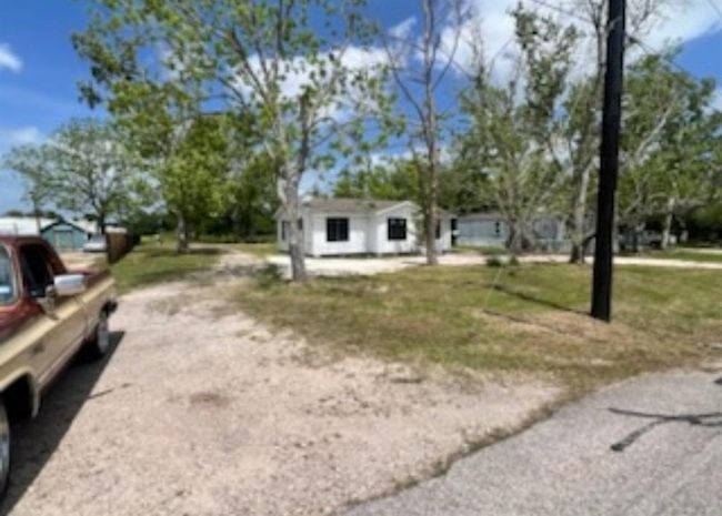 1170 County Road 284, House other with 3 bedrooms, 1 bathrooms and null parking in Alvin TX | Image 9