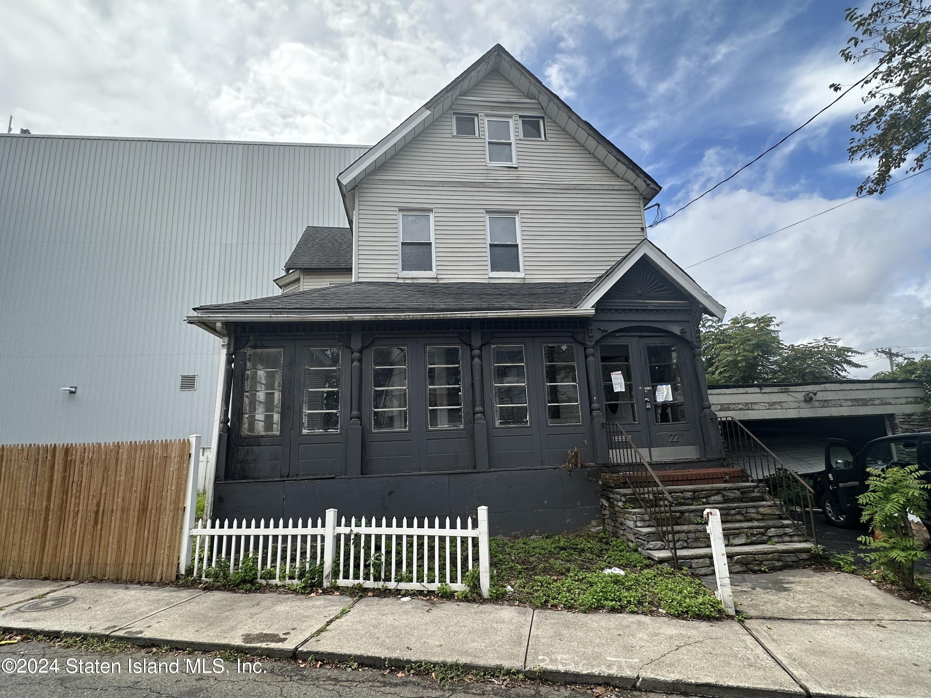 Tompkins Ct, Staten Island, NY 10310