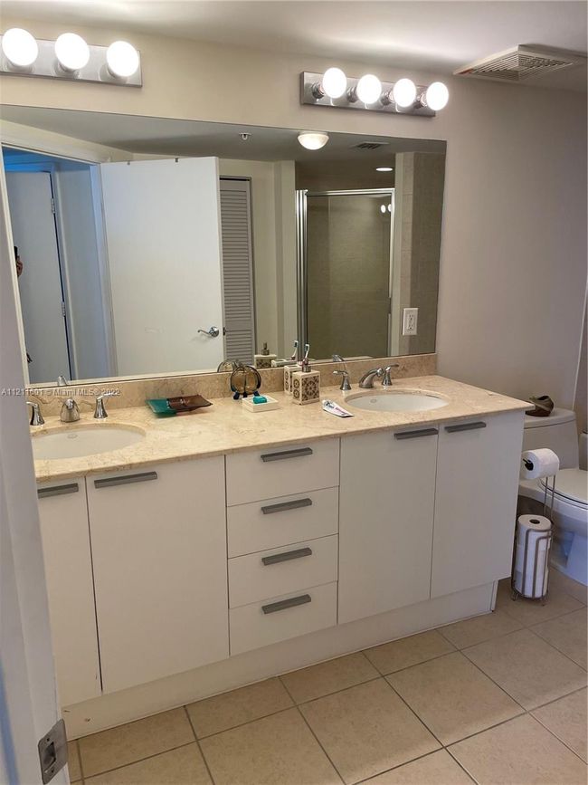 APT-3810 - 16699 Collins Ave, Condo with 1 bedrooms, 2 bathrooms and null parking in Sunny Isles Beach FL | Image 8