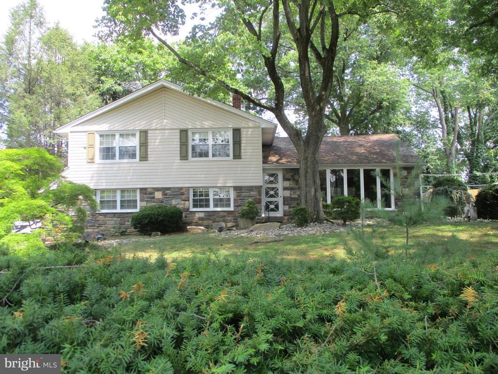 Chapel Hill Rd, Huntingdon Valley, PA 19006