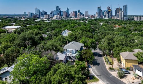 407 E Monroe St, Austin, TX, 78704-2428 | Card Image