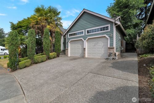 13018 Se 264th Pl, Kent, WA, 98030-7998 | Card Image