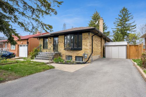 lower-22 North Heights Road, Etobicoke, ON, M9B2T1 | Card Image