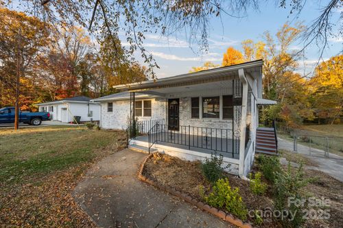 812 N Main St, Lowell, NC, 28098-1215 | Card Image