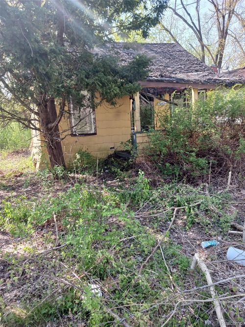 15485 Grayfield St, Detroit, MI, 48223-1435 | Card Image