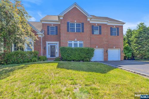 16 Commanders Ct, Totowa, NJ, 07512-2197 | Card Image