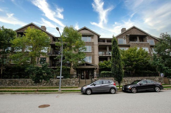 201 - 250 Salter Street, Condo with 2 bedrooms, 2 bathrooms and 1 parking in New Westminster BC | Image 2