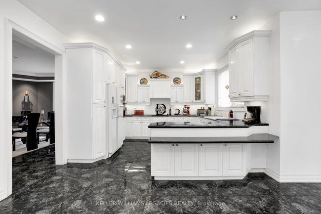 360 Conservation Dr, House other with 6 bedrooms, 4 bathrooms and 8 parking in Brampton ON | Image 16