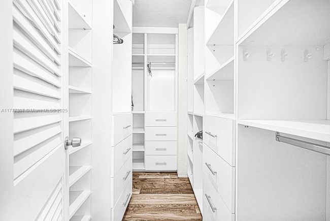 APT-1003 - 10185 Collins Ave, Condo with 1 bedrooms, 1 bathrooms and null parking in Bal Harbour FL | Image 22