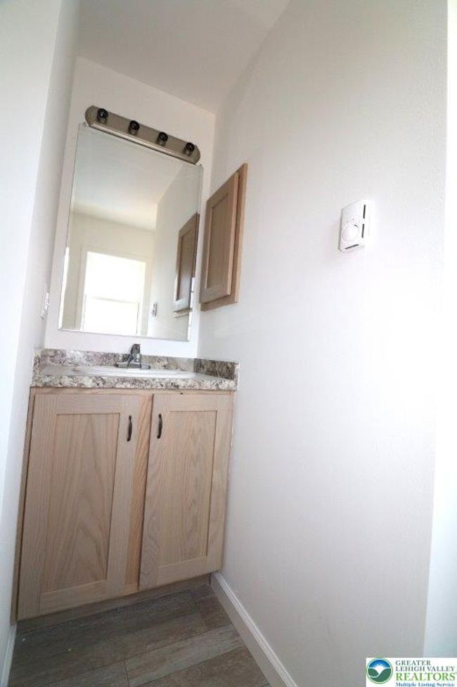 FULL BATHROOM - REAR | Image 20