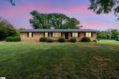 105 Thunderbird Pl, Spartanburg, SC, 29307-3828 | Card Image