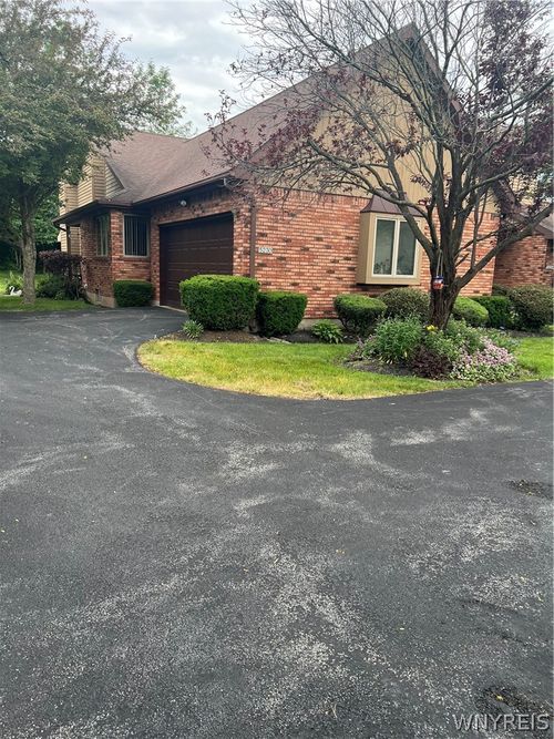 5230 Paddock Ln, Lewiston, NY, 14092-2035 | Card Image