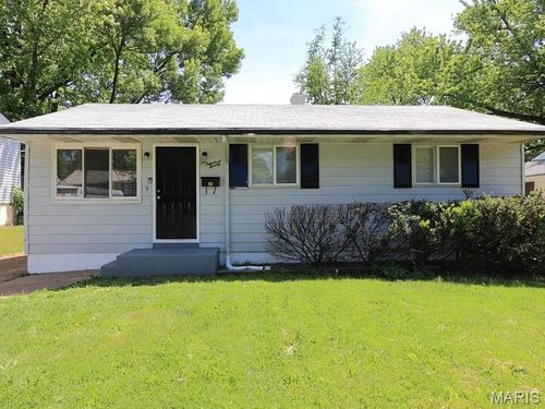 220 Roderick Dr, Saint Louis, MO, 63137-4559 | Card Image