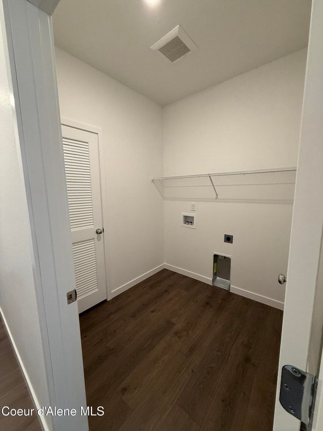 full laundry room | Image 22