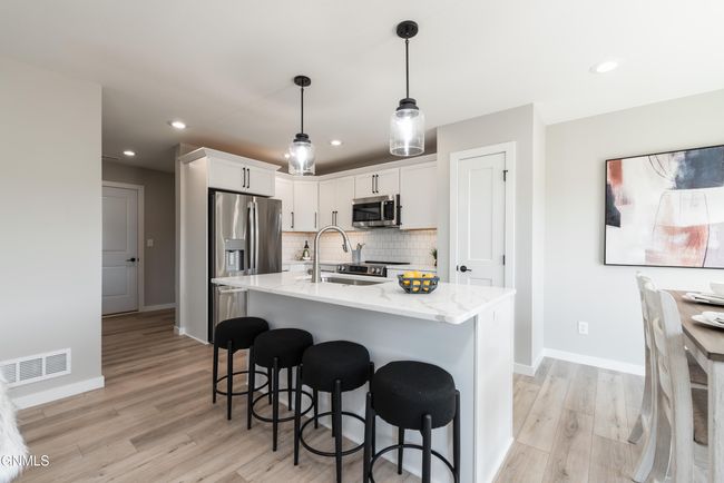 1710 Heart Ridge Loop Se, Townhouse with 3 bedrooms, 3 bathrooms and null parking in Mandan ND | Image 5