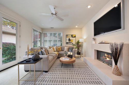 11287 Crocker Grove Ln, Gold River, CA, 95670-4524 | Card Image