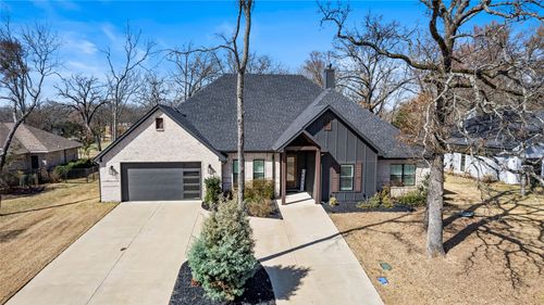 203 Colonial Dr, Mabank, TX, 75156-8933 | Card Image