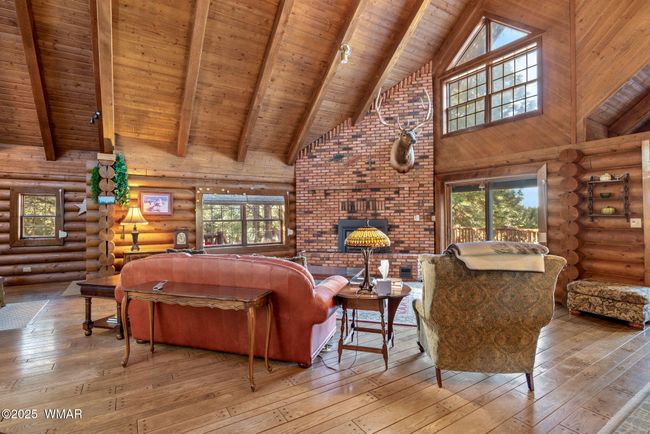 Living Area | Image 8