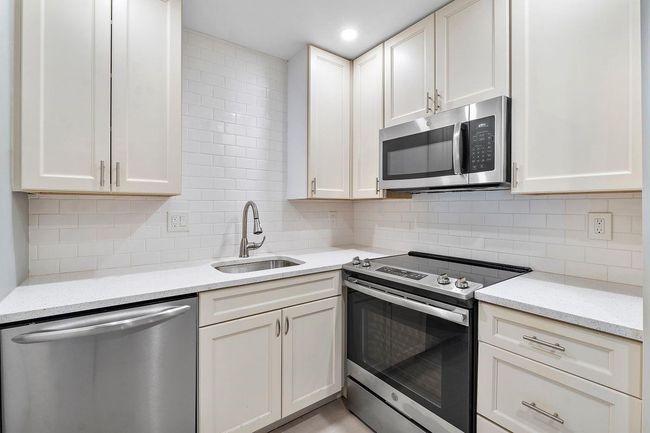 APT-605 - 1505 N Riverside Dr, Condo with 2 bedrooms, 2 bathrooms and null parking in Pompano Beach FL | Image 17