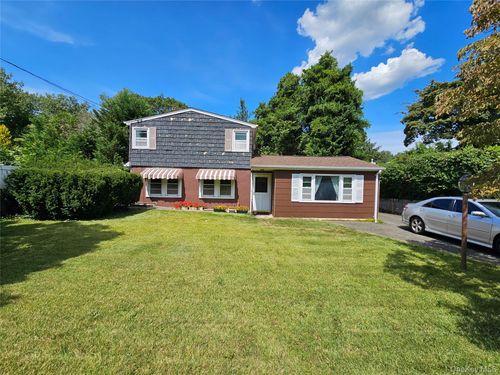 28 Cross St, Locust Valley, NY, 11560-1504 | Card Image