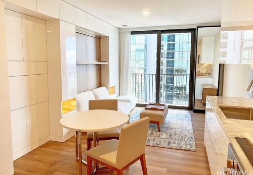 2908-987 Queen St, Honolulu, HI, 96814-4117 | Card Image