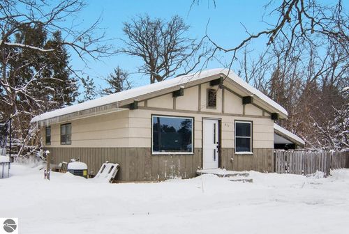 877 Parsons Rd, Traverse City, MI, 49686-3649 | Card Image