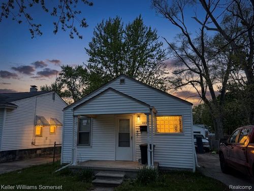8499 Chapp Ave, Warren, MI, 48089-1719 | Card Image