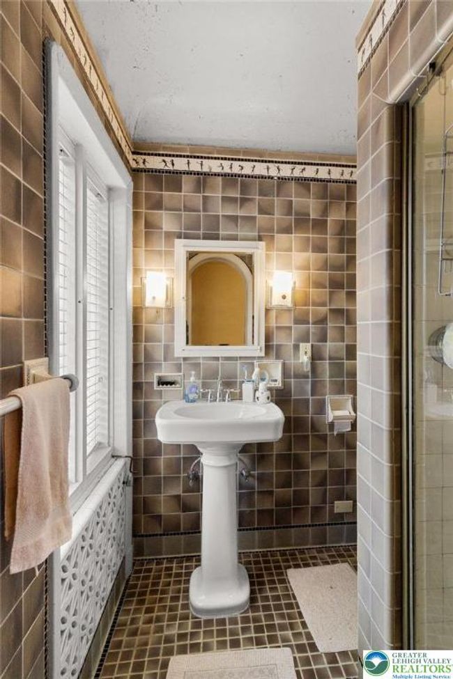 923 N Webster Ave, Home with 9 bedrooms, 5 bathrooms and 3 parking in Scranton PA | Image 24