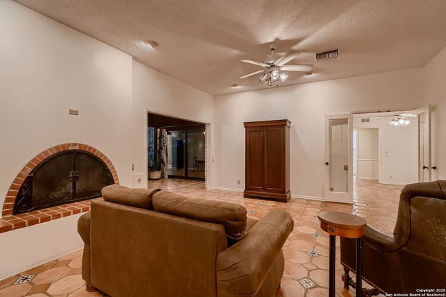 201 Sheffield, House other with 5 bedrooms, 5 bathrooms and null parking in Castle Hills TX | Image 22