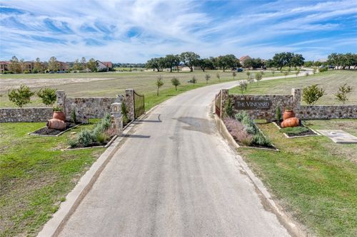 622 Strada Luca, Florence, TX, 76527-4945 | Card Image