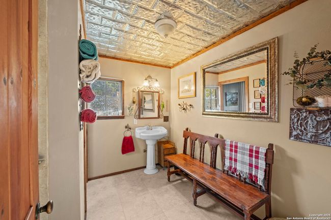 110 Apacheria Pass W, House other with 3 bedrooms, 3 bathrooms and null parking in Comfort TX | Image 10